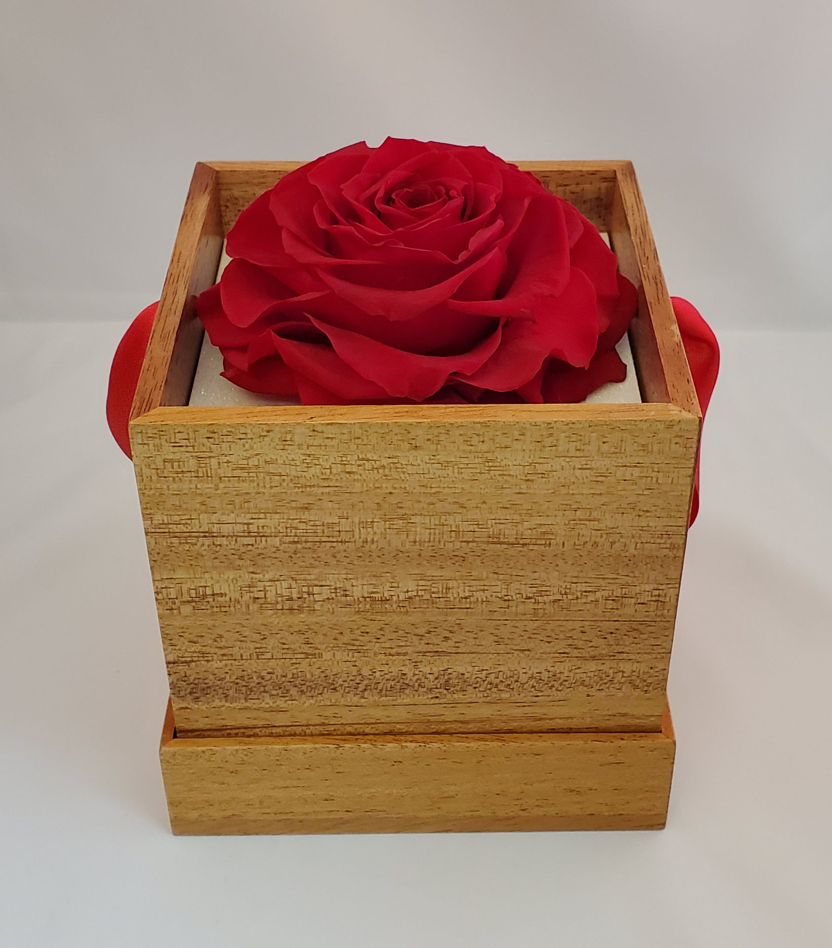 Shop Appreciation Deluxe Rose Gift Box - mAwardsplus.com